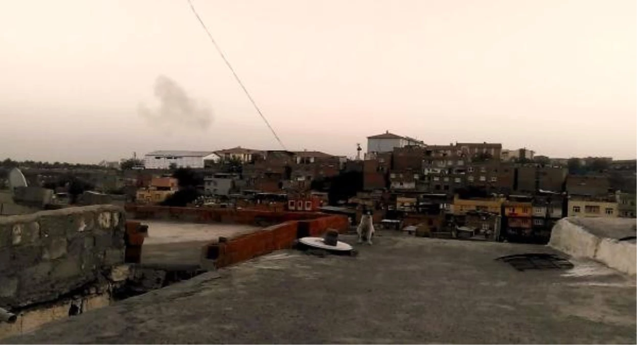 Sur\'da PKK Bombalı Araçla Saldırdı: 4 Sivil Öldü, 9 Polis Yaralı