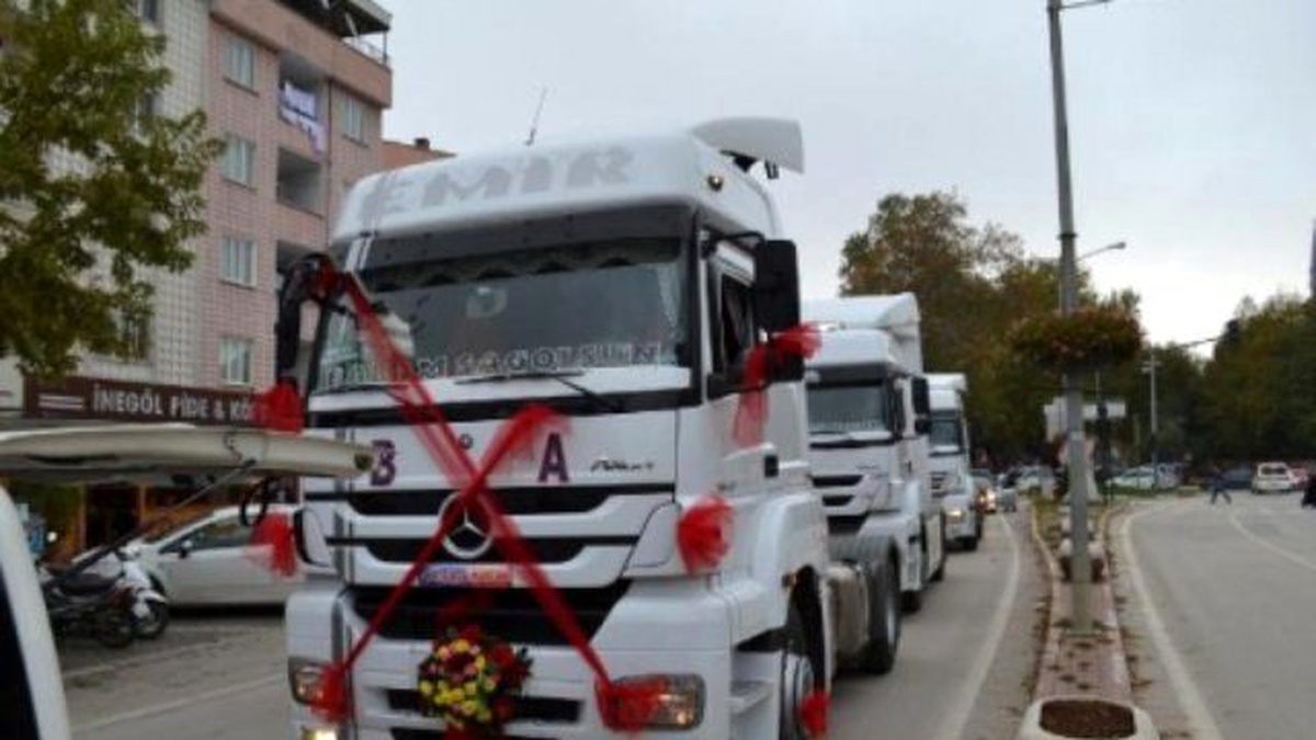 Tırını "Gelin Arabası" Yaptı
