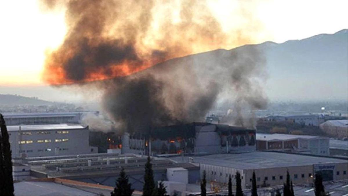 İstanbul Tuzla\'da Korkutan Fabrika Yangını!