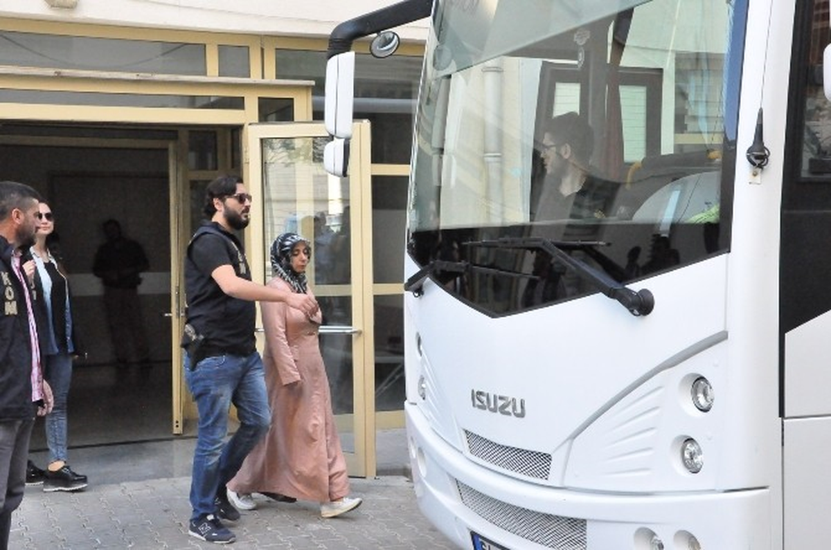 Uşak\'ta Fetö\'ye İnsan Kaynağı Sağlayan 21 \'Abla\' Adliyeye Sevk Edildi
