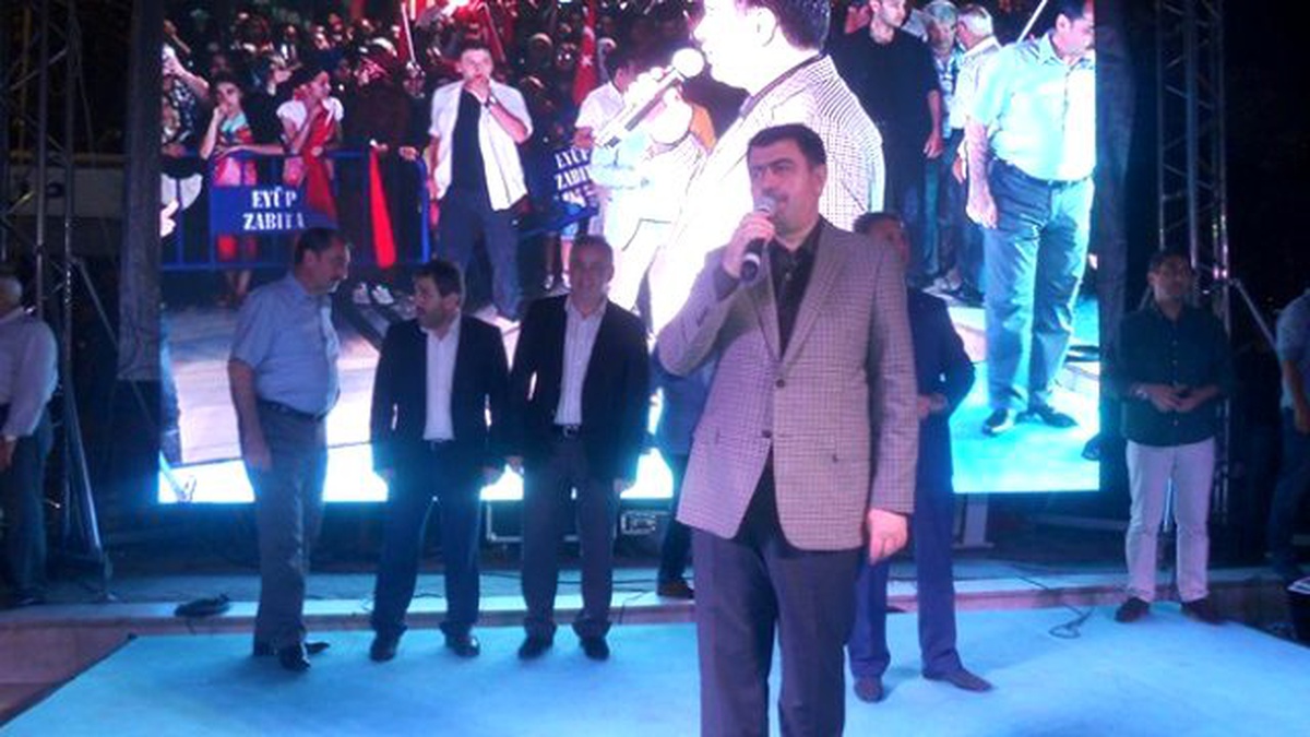 Vali Şahin, Taksim\'de Nöbet Tutan Vatandaşlarla Bir Araya Geldi