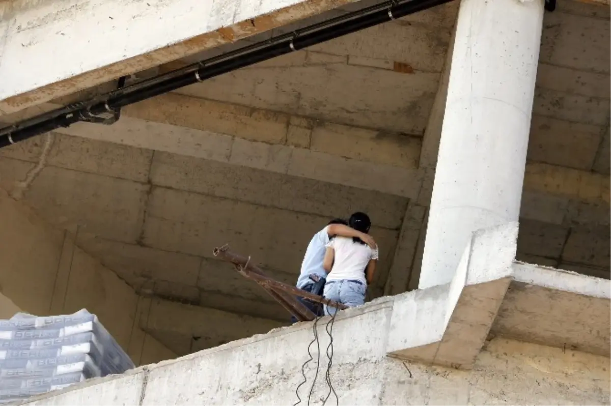 Yurt Süresi Dolduğu İddia Edilen Genç Kız İntihar Etmek İstedi