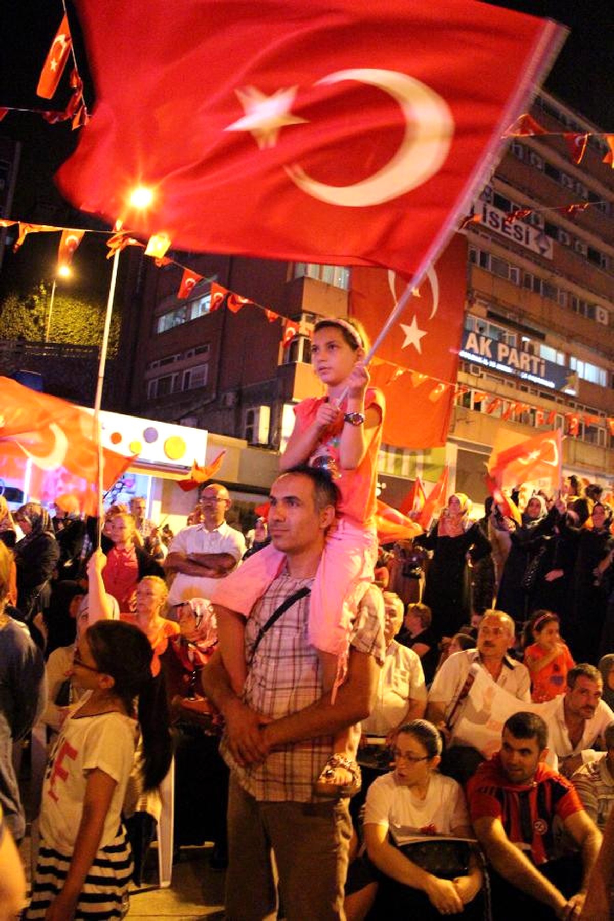 Zonguldak\'ta Demokrasi Nöbetinin Son Gününde Şehitler İçin Dua Edildi