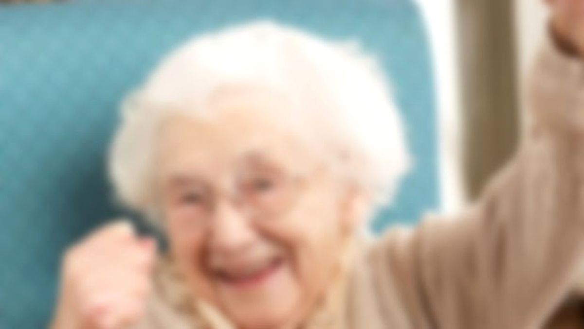 89 Yaşındaki Kadın Evlilik Vaadi ile Kandırdığı Erkekleri Soydu