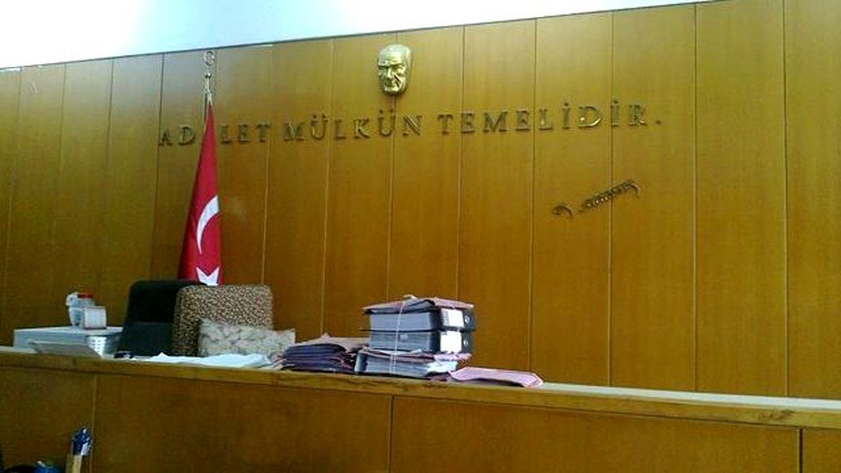 Kadın Hakim, Duruşmada Gözaltına Alındı