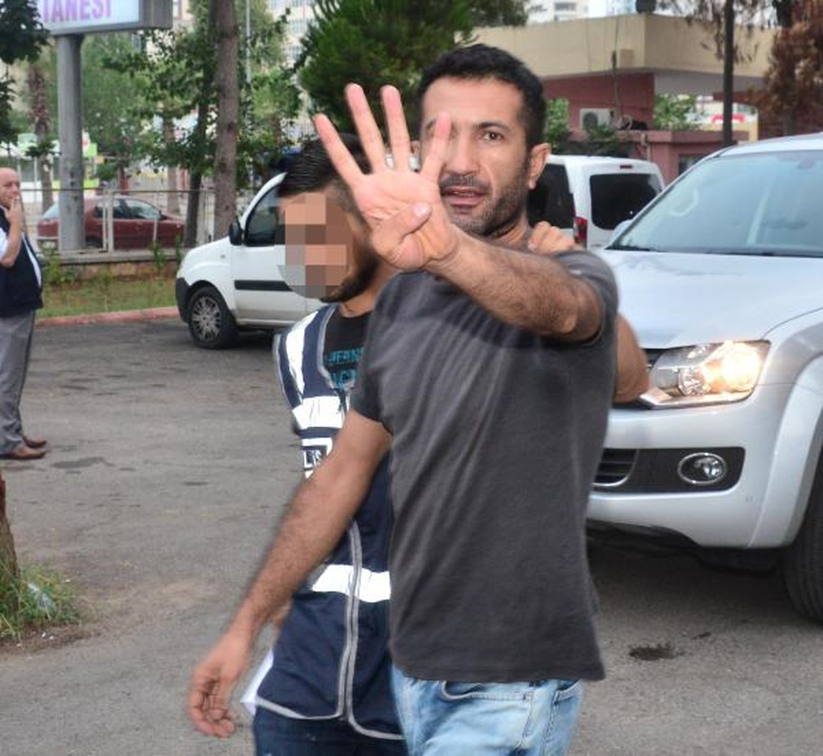 Adana\'da İnfaz Kurumlarındaki 61 Görevli Gözaltına Alındı