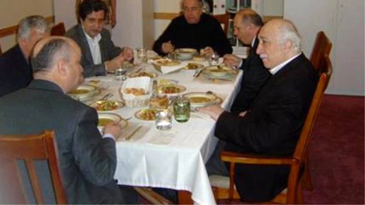 Ahmet Keleş: Fethullah Gülen\'in Ağzını Sildiği Peçeteyi Yediler