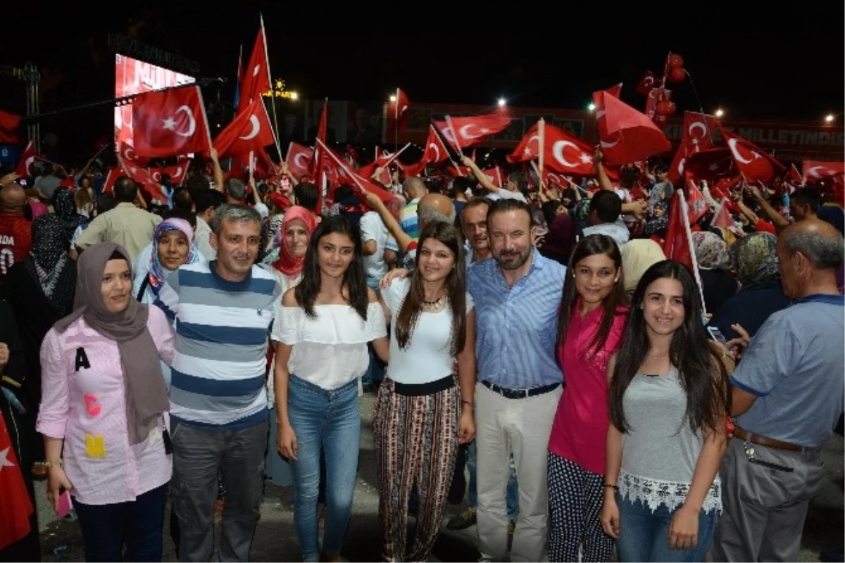 Başkan Doğan, Milli İrade ve Demokrasi Nöbetine Katıldı