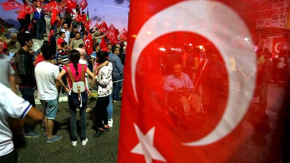 Bir Ayda 100 Milyon Liralık Bayrak Satıldı