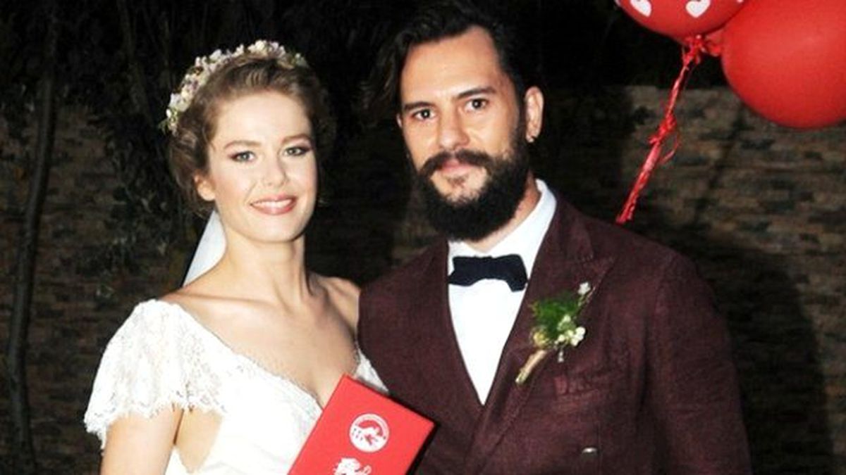 Burcu Biricik Balayı Selfiesi Paylaştı