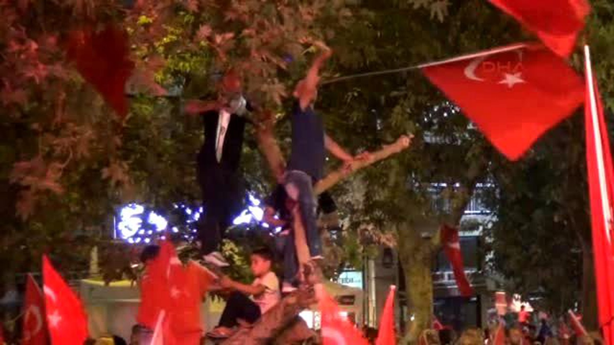 Bursa Bursasporlu Futbolcular, Nöbetin Son Gününde Vatandaşları Yalnız Bırakmadı