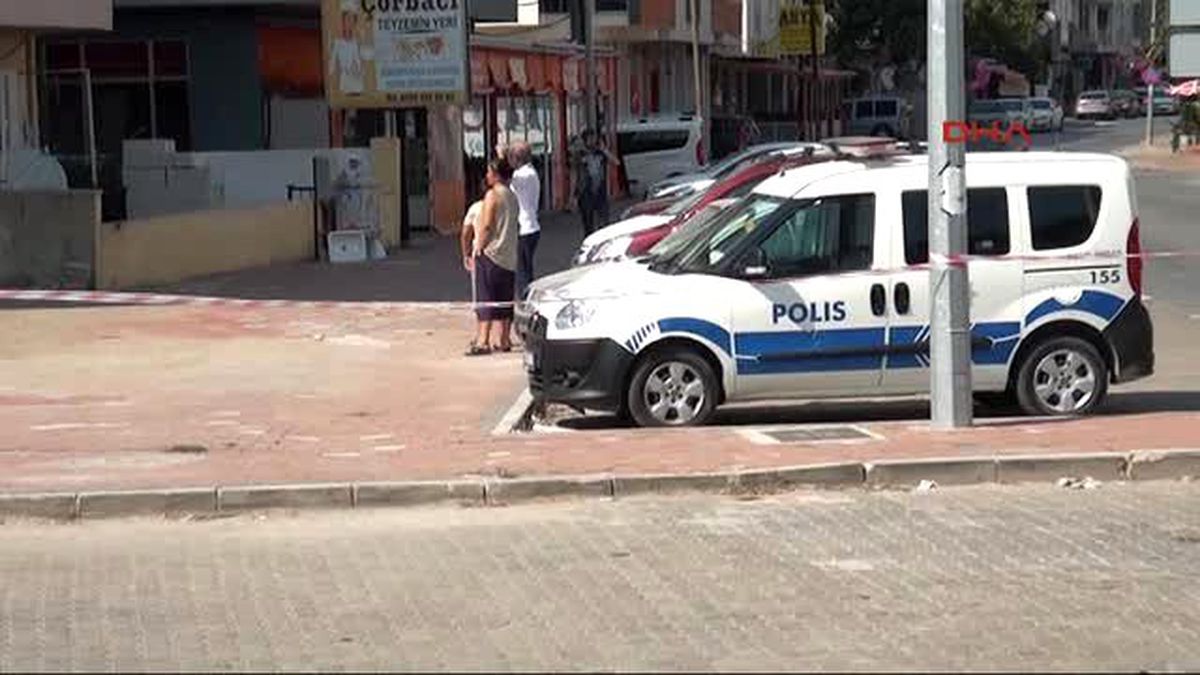 Çanakkale\'de 5 Katlı Polis Lojmanı Yıkıldı