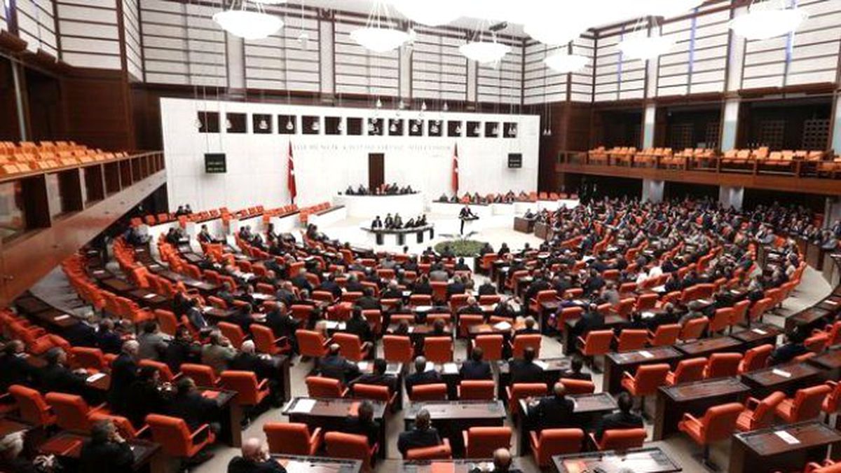 CHP ve MHP, Başbakan Yıldırım'a FETÖ Mağdurları Listesi Verdi!