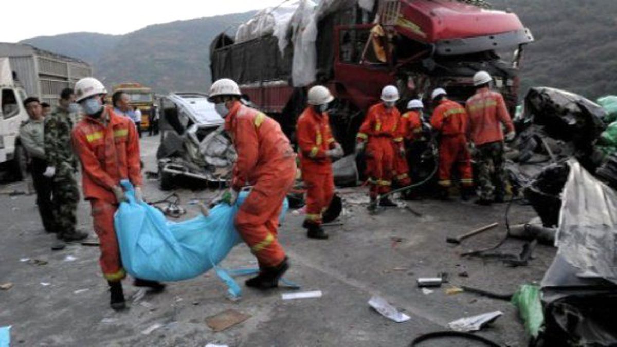 Çin\'de Trafik Kazası: 10 Ölü