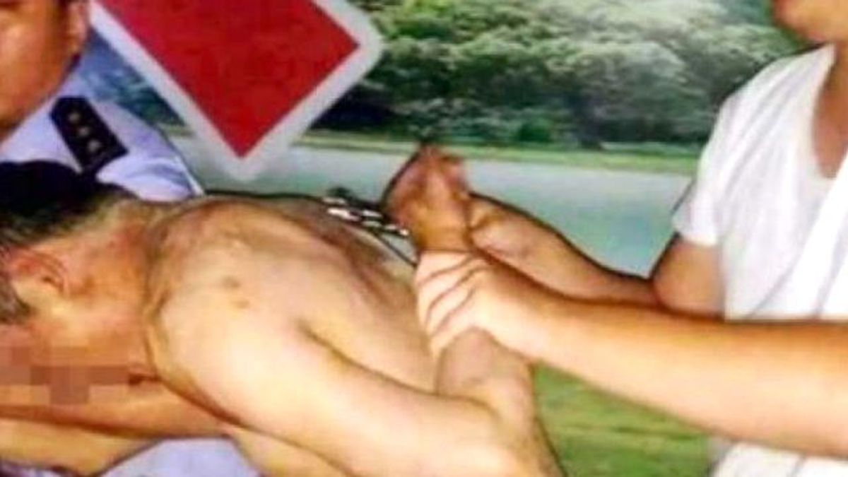 Cinsel Tacizde Bulunan Öğretmeni Çırılçıplak Soyarak Dövdüler