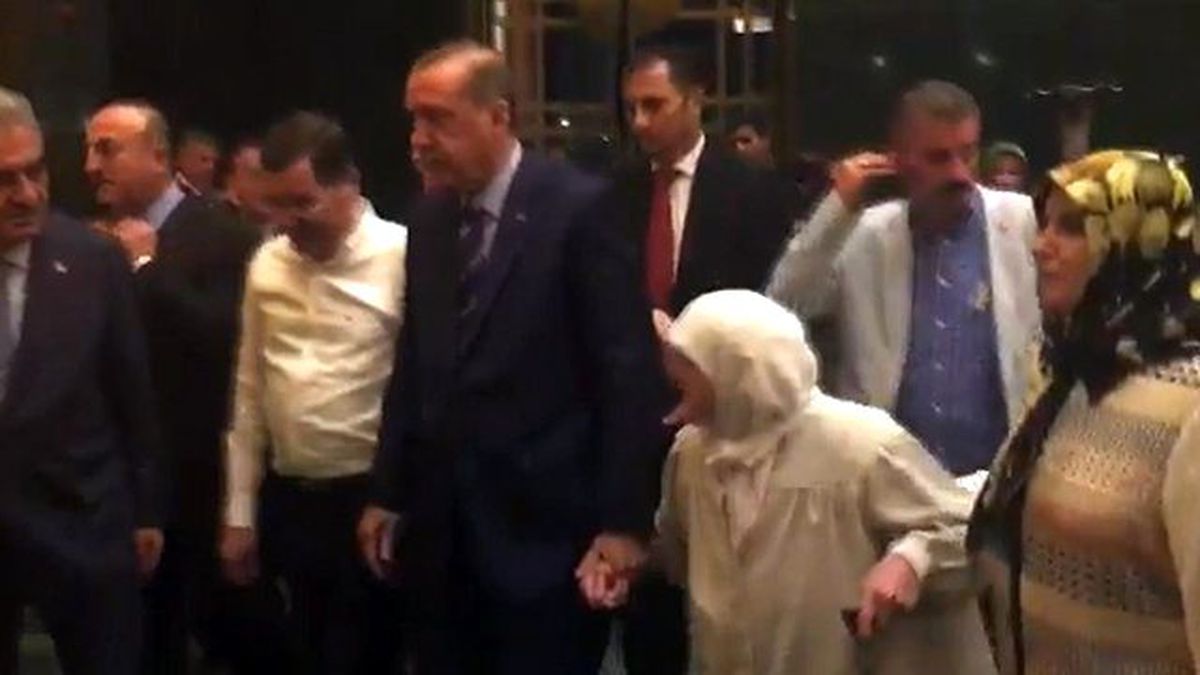Cumhurbaşkanı Erdoğan'dan Yaşlı Teyzeye Yardım