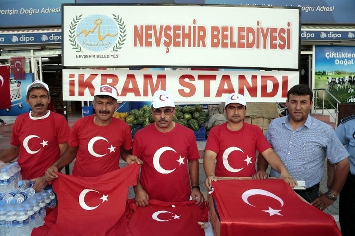 Demokrasi Nöbetinde Bayraklar Nevşehir Belediyesinden