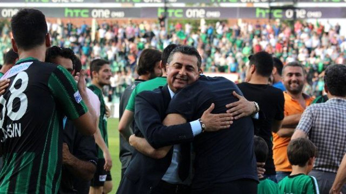 Futbol: Demokrasi Kupası