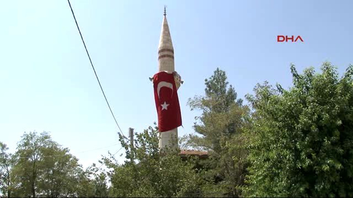 Diyarbakır Anne ve Kızı Göz Yaşları Arasında Toprağa Verildi