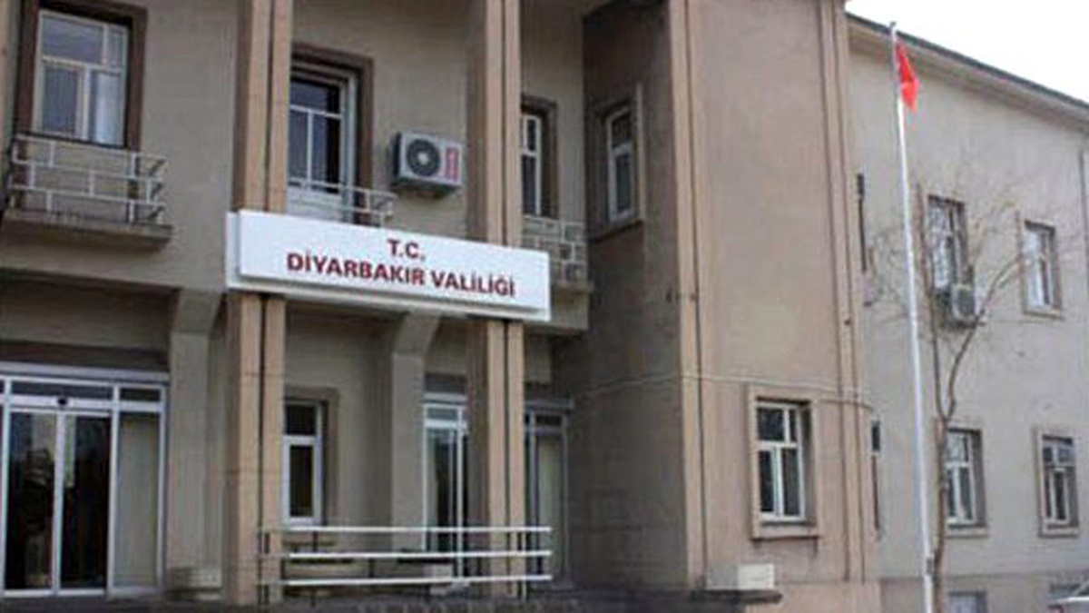 Diyarbakır\'da 2 Vali Yardımcısı Açığa Alındı