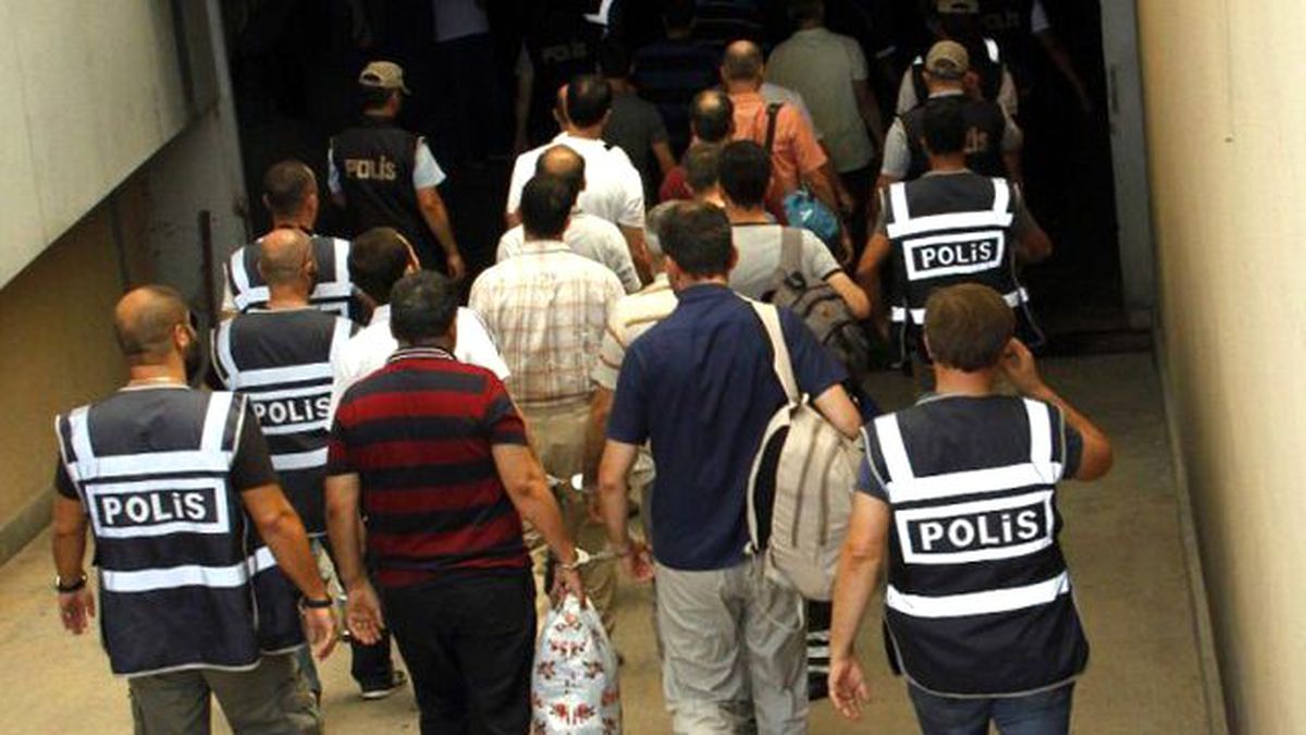 FETÖ'cü Polisin Üzerinden 'FETÖ'nün Tek Tip İfade Talimatnamesi' Çıktı