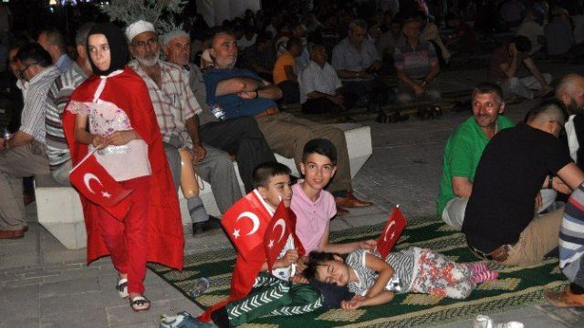 Fetö\'nün Darbe Girişimine Tepkiler