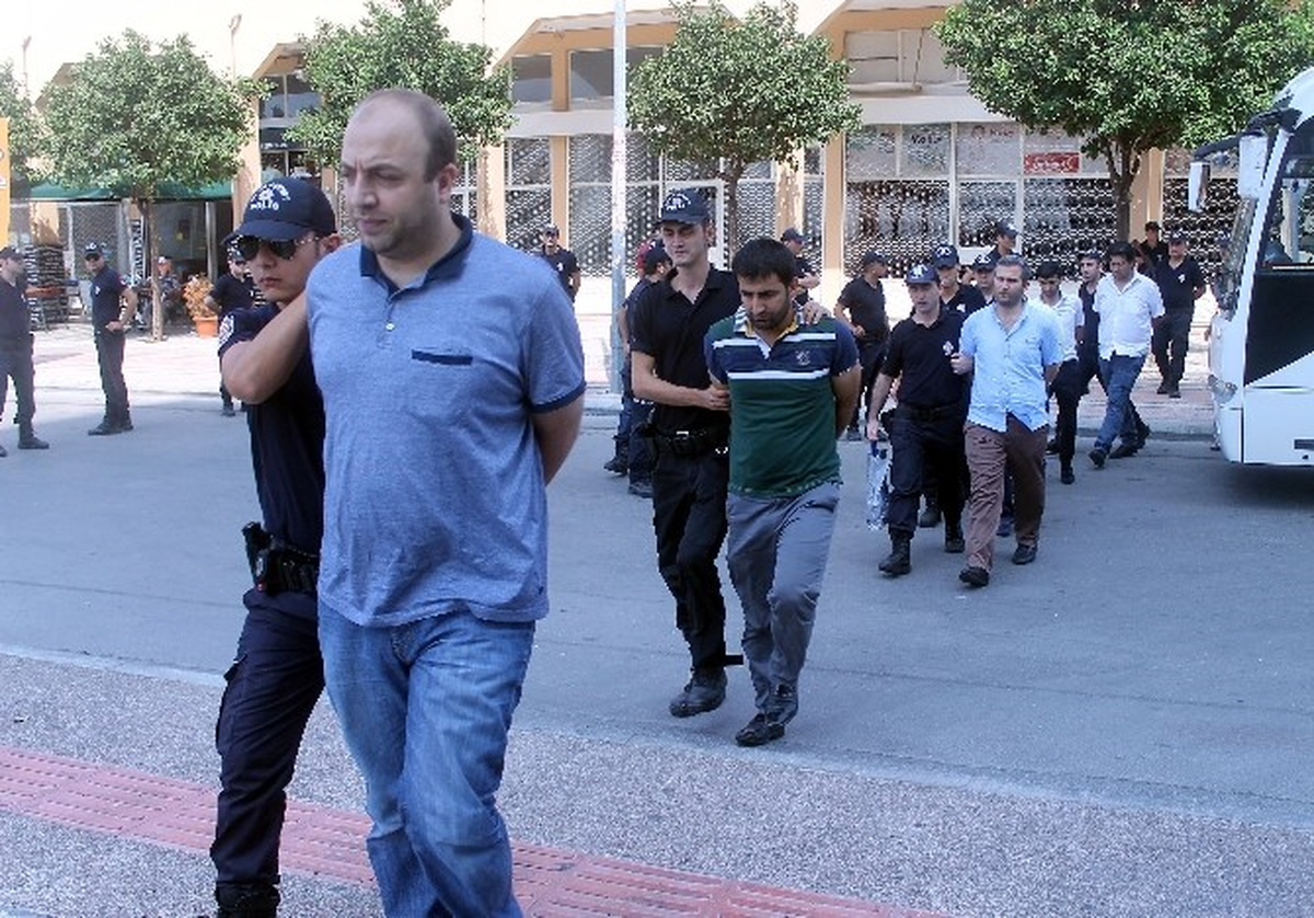 Fetö Operasyonunda Gözaltına Alınan 26 Adliye Personeli Adliyeye Sevk Edildi