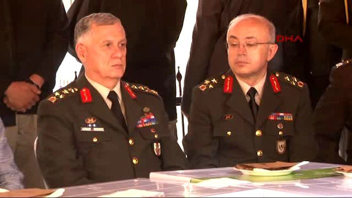 Genelkurmay Başkanı Akar, Şehit Ailesini Ziyaret Etti