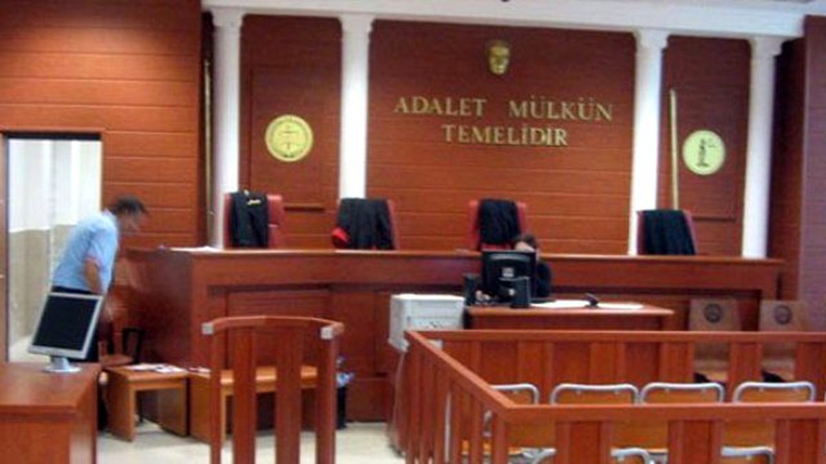 Hakime, Duruşma Salonunda Gözaltı