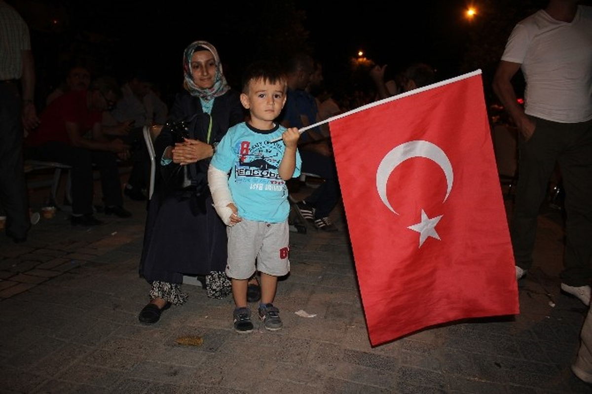 Iğdır\'da Demokrasi Nöbetçileri Nöbette
