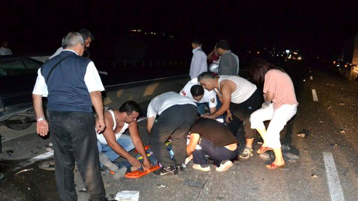İzmir'de Otomobilin Çarptığı 2 Kişinin Ölmesi