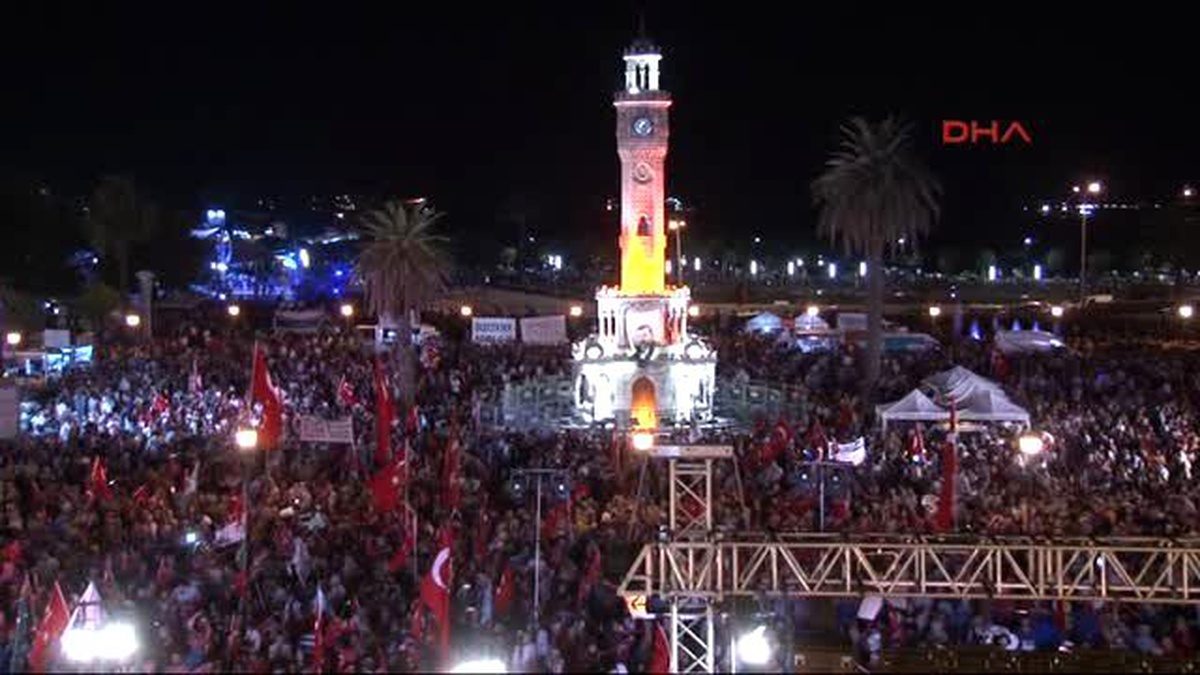 İzmir Konak Meydanı\'nda Son Nöbet Tutuldu