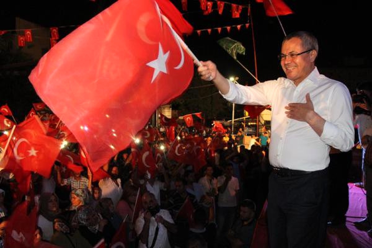 Kına Gecesini \'Demokrasi Nöbetinde\' Geçirdiler