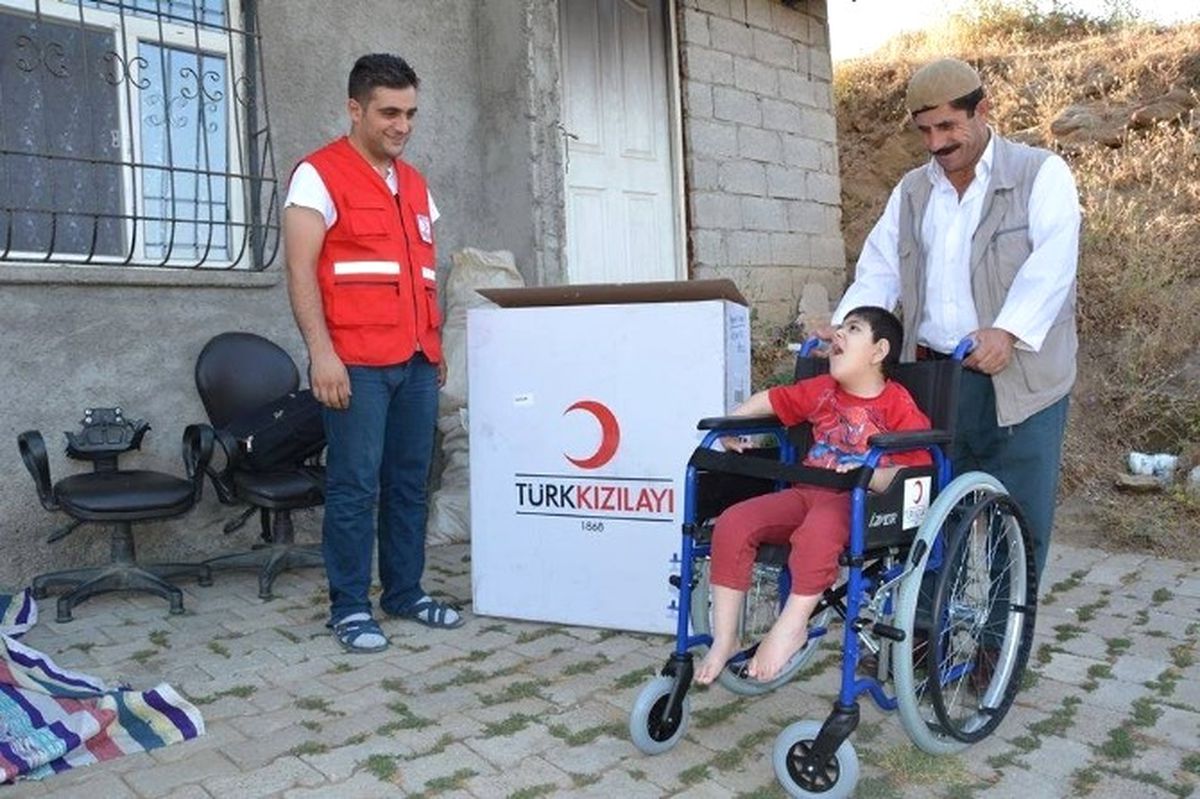 Kızılay\'dan Tekerlekli Sandalye Yardımı