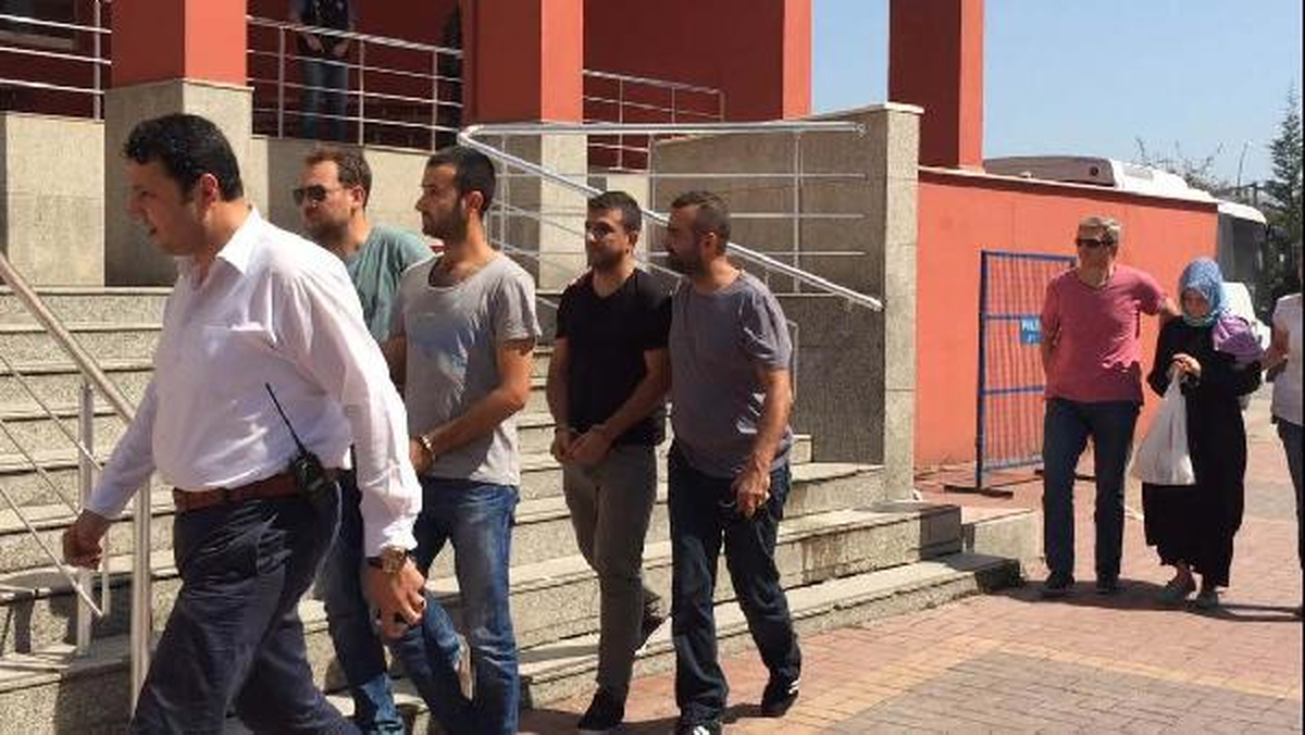 Kocaeli\'de 31 Polis Adliyeye Sevk Edildi (2)