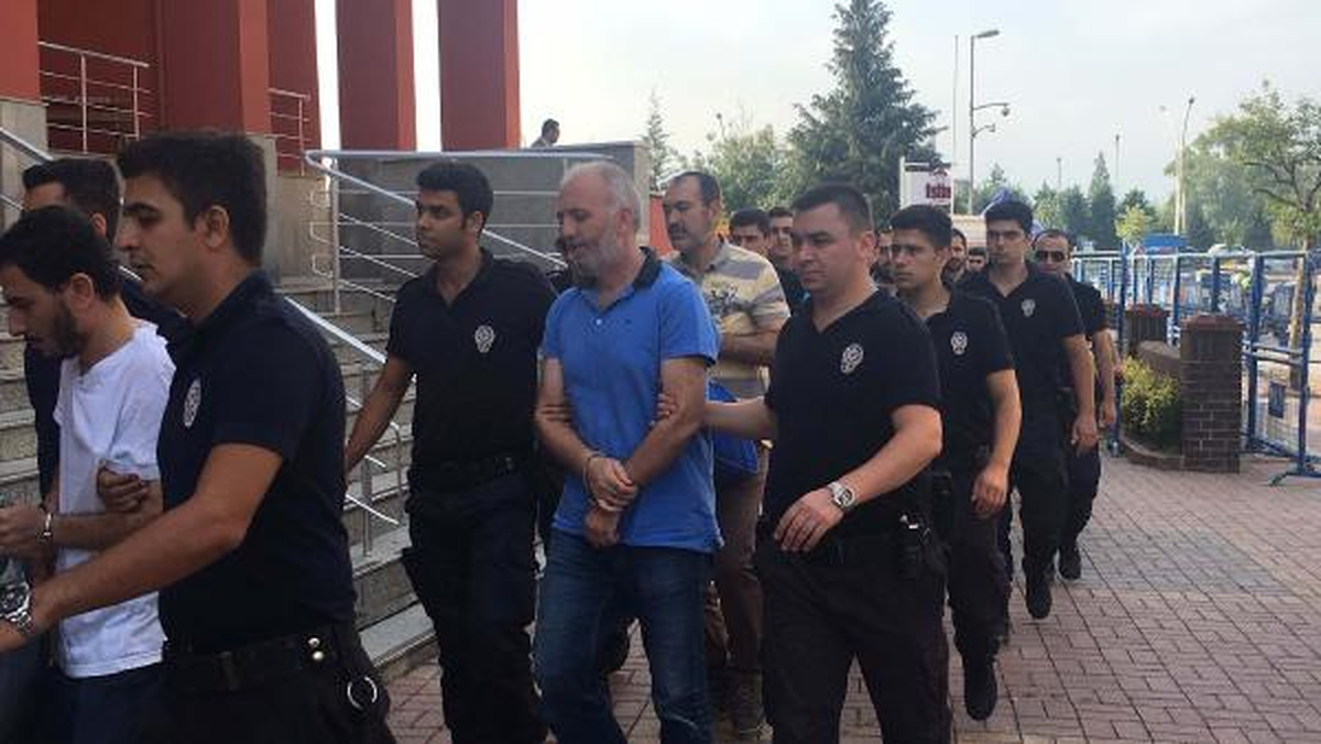 Kocaeli\'de 31 Polis Adliyeye Sevk Edildi