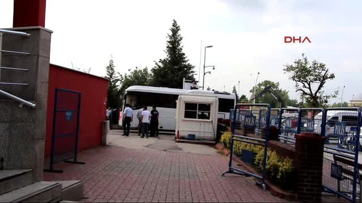 Kocaeli\'de 31 Polis Adliyeye Sevk Edildi