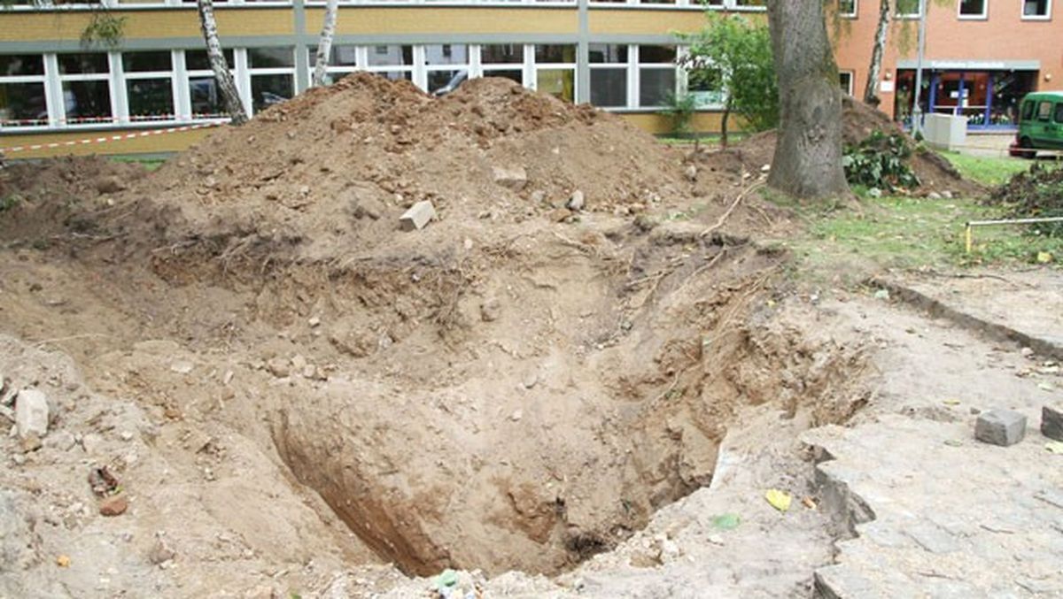 Köln\'de Bir Okulun Bahçesinde Bomba Bulundu