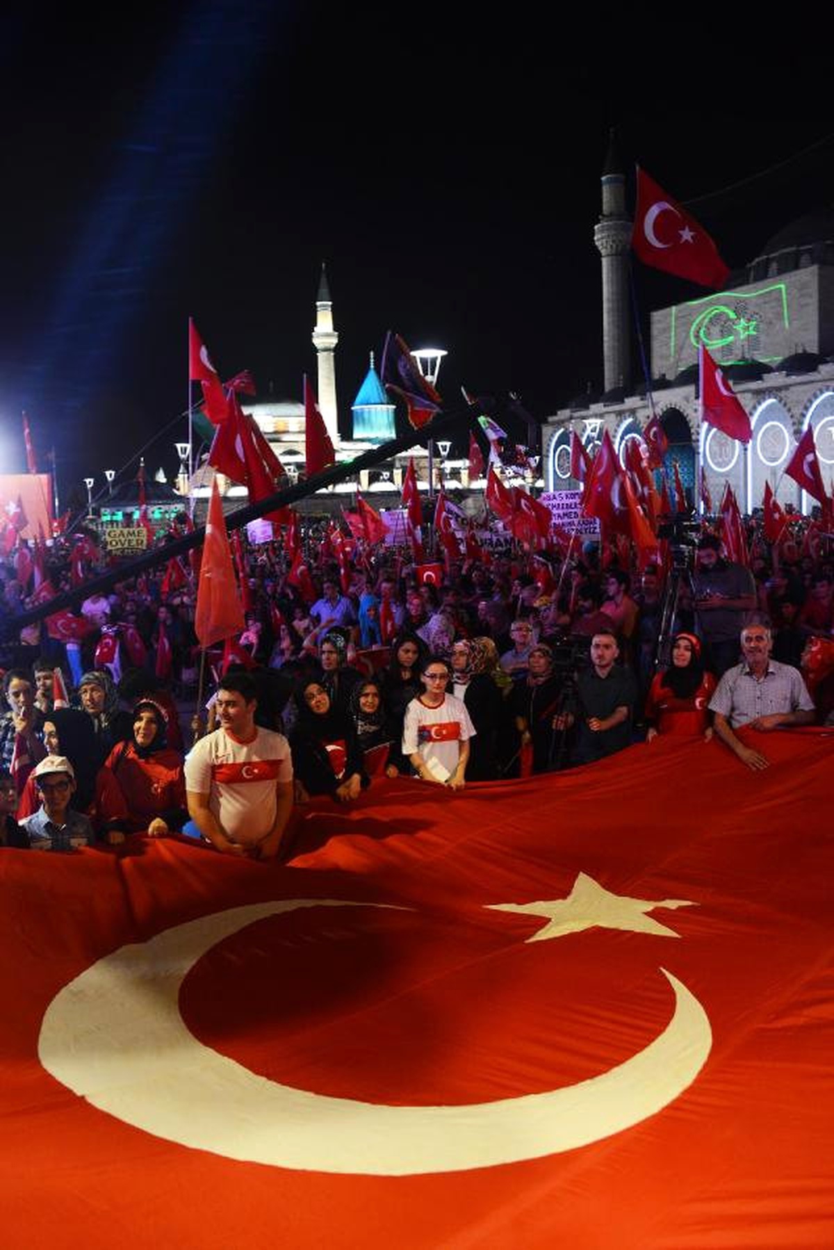 Konya\'da \'Demokrasi Nöbeti\' Coşkuyla Sona Erdi