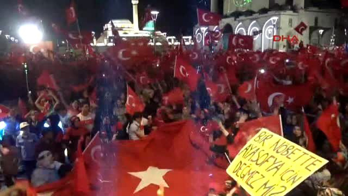 Konya\'da \'Demokrasi Nöbeti\' Coşkuyla Sona Erdi