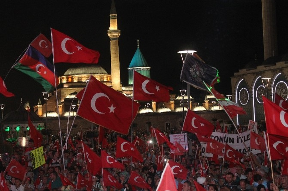 Konya\'daki Demokrasi Nöbeti Coşkuyla Bitti