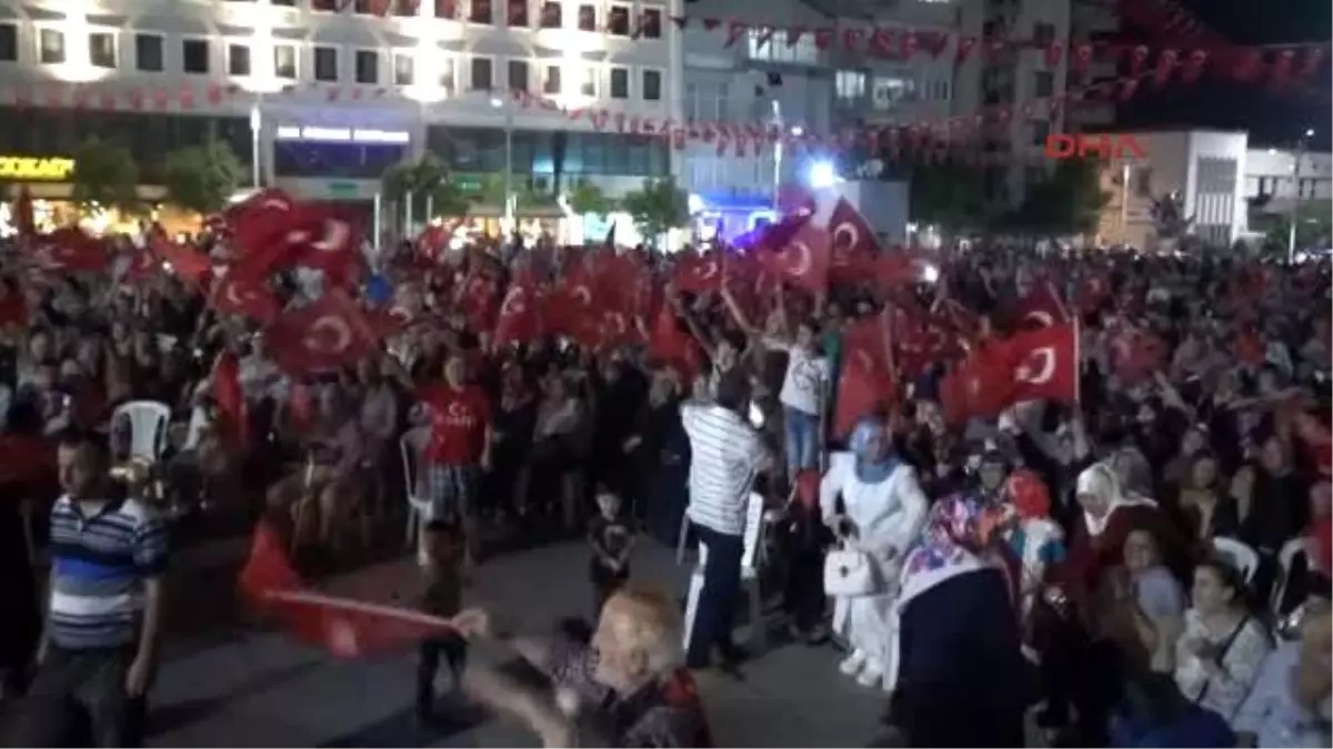 Manisa\'da Demokrasi Nöbeti Coşkuyla Sonlandı