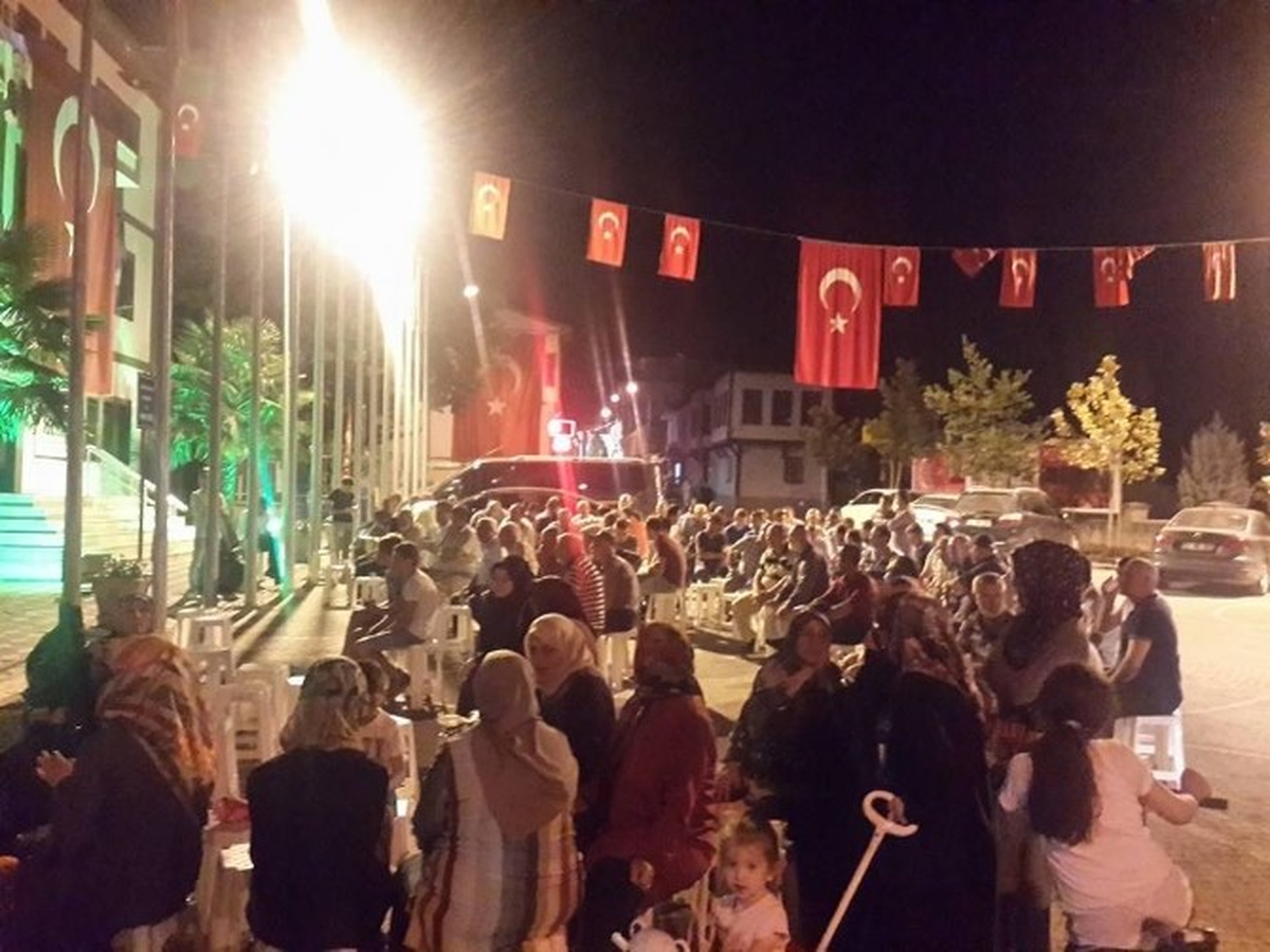Osmaneli\'nde Son Demokrasi Nöbeti de Tutuldu