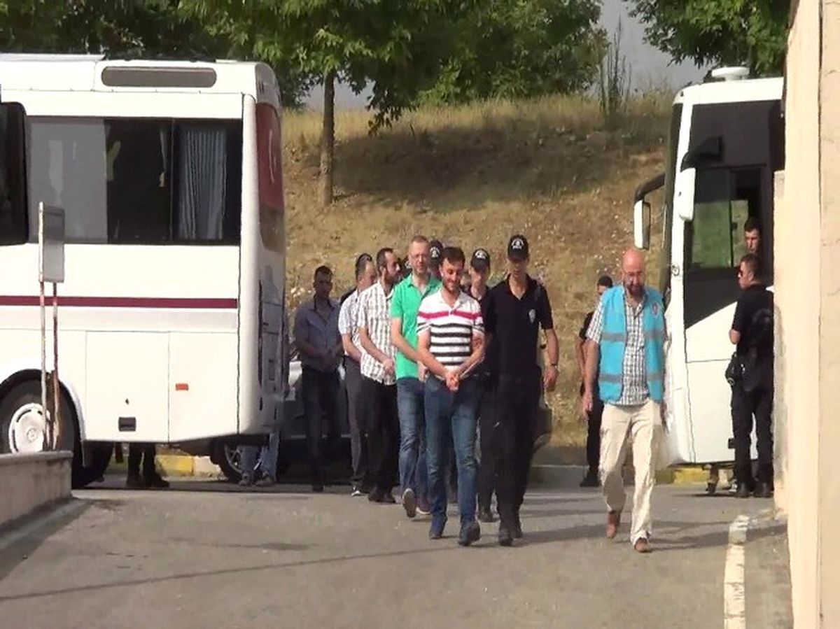 Sakarya\'da Fetö Soruşturması: 22 Polis Adliyeye Sevk Edildi