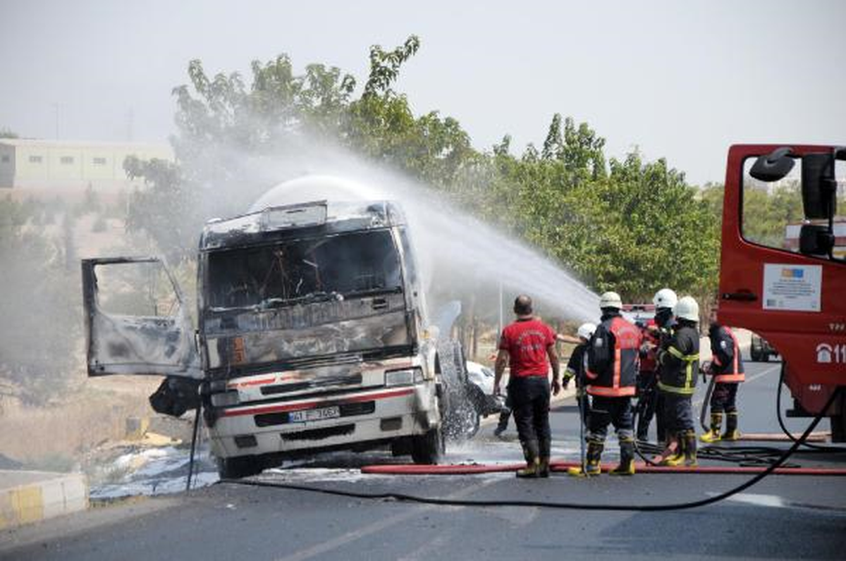Şanlıurfa\'da Lpg Tankerinde Korkutan Yangın