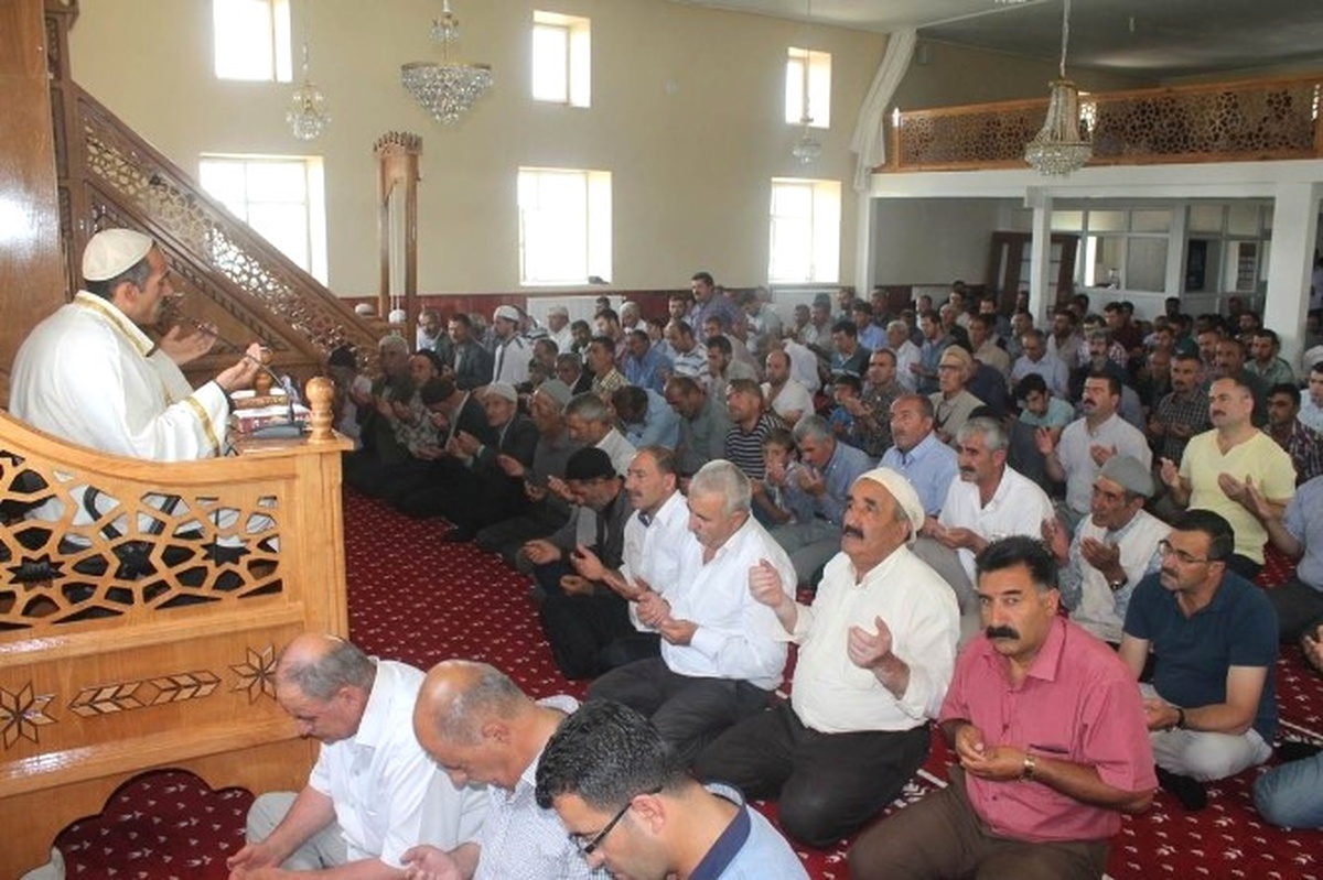 Saray\'da Demokrasi Şehitleri İçin Mevlid-i Şerif Okutuldu