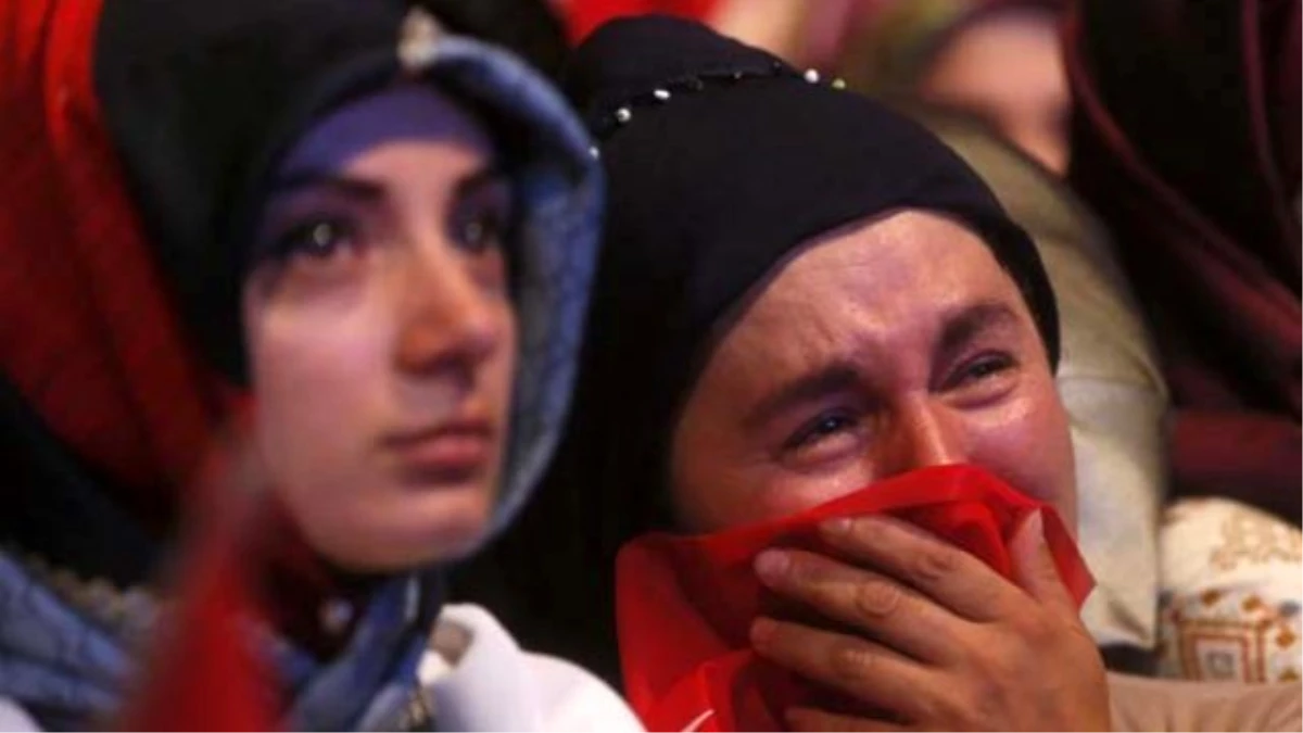 Şehit Halisdemir\'in Babası Konuştu Meydandakiler Gözyaşlarına Boğuldu