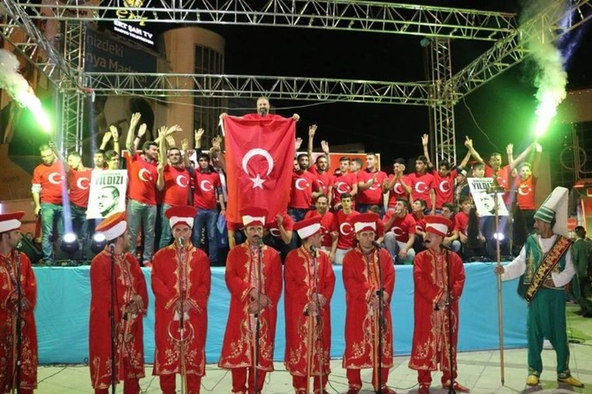 Tügva\'lı Gençler Demokrasi Gecesine Damga Vurdu