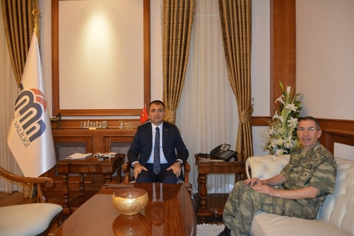 Tümgeneral Kocaoğlu, Vali Toprak\'ı Ziyaret Etti