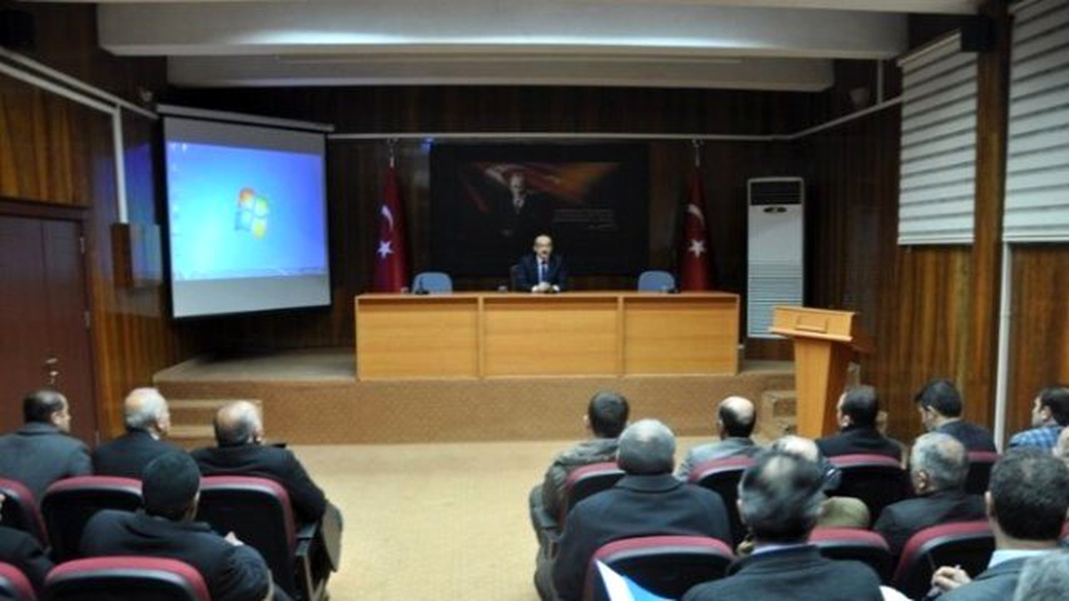 Vali Yavuz Muhtarlarla Bir Araya Geldi